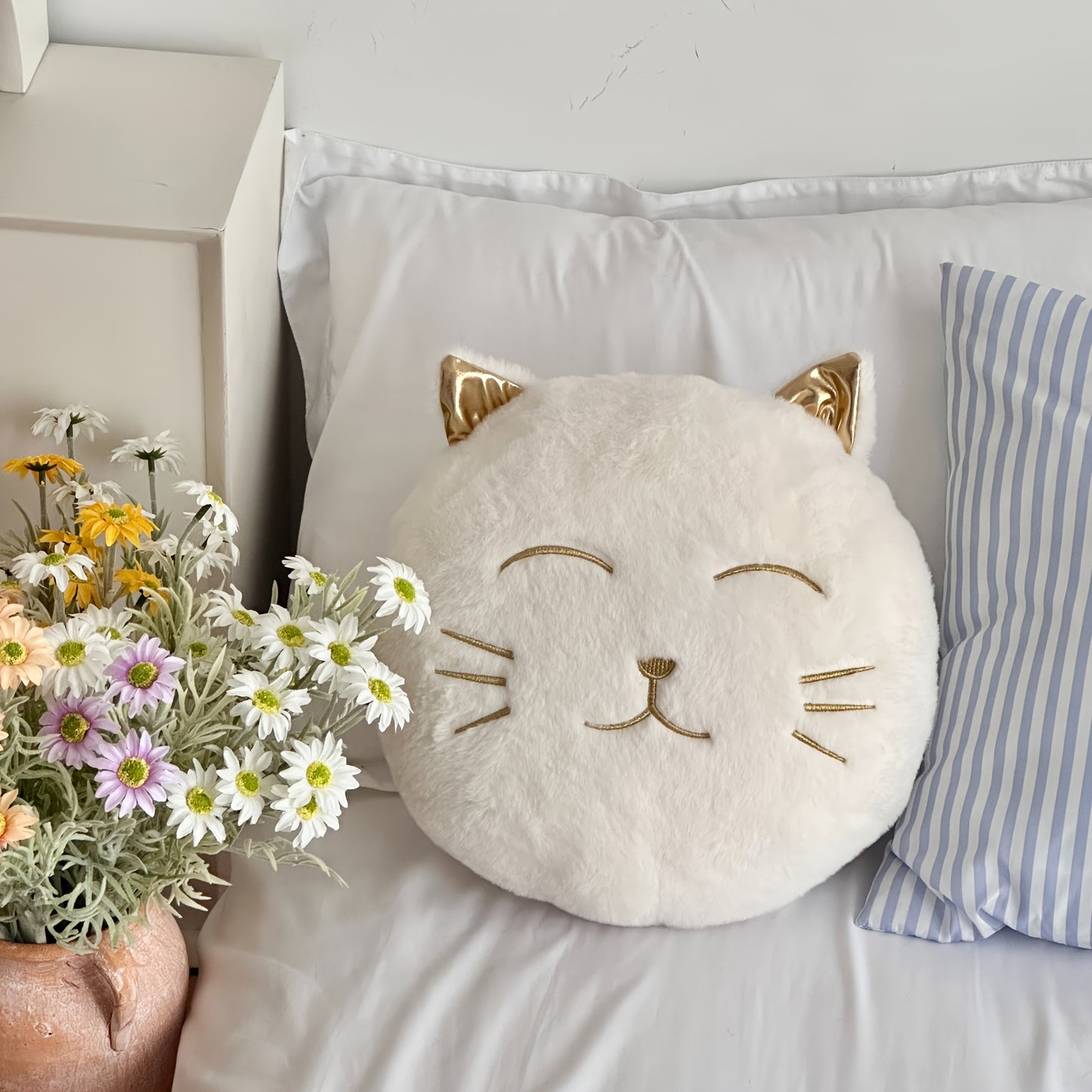 Golden Fluffy Cat Pillow Golden Fluffy Cat Pillow - Cartoon-Themed Decorative Pillow for Home Decor