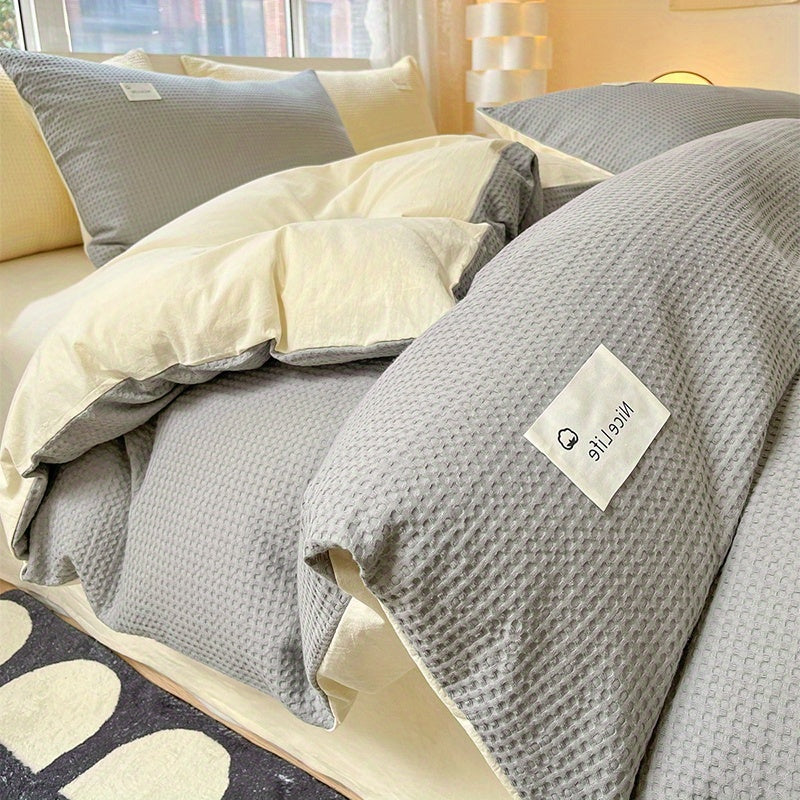 Joyful and Lively Four-Piece Bedding Set with Duvet Cover*1 + Fitted Sheet*1 + Pillowcases*2