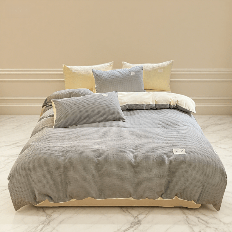 Joyful and Lively Four-Piece Bedding Set with Duvet Cover*1 + Fitted Sheet*1 + Pillowcases*2