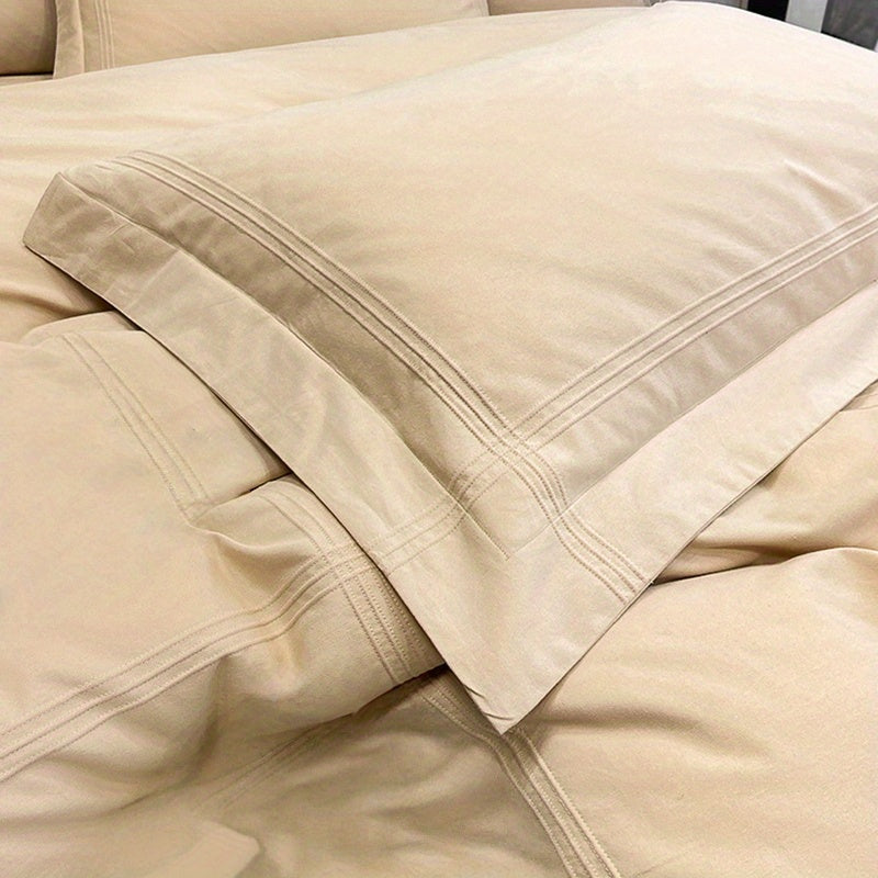Warm Four-Piece Bedding Set: Includes 1 Duvet Cover + 1 Fitted Sheet + 2 Pillowcases