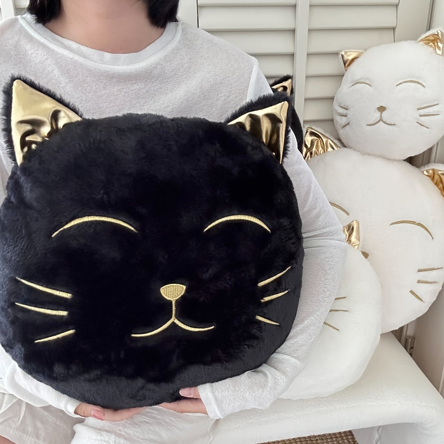 Golden Fluffy Cat Pillow Golden Fluffy Cat Pillow - Cartoon-Themed Decorative Pillow for Home Decor