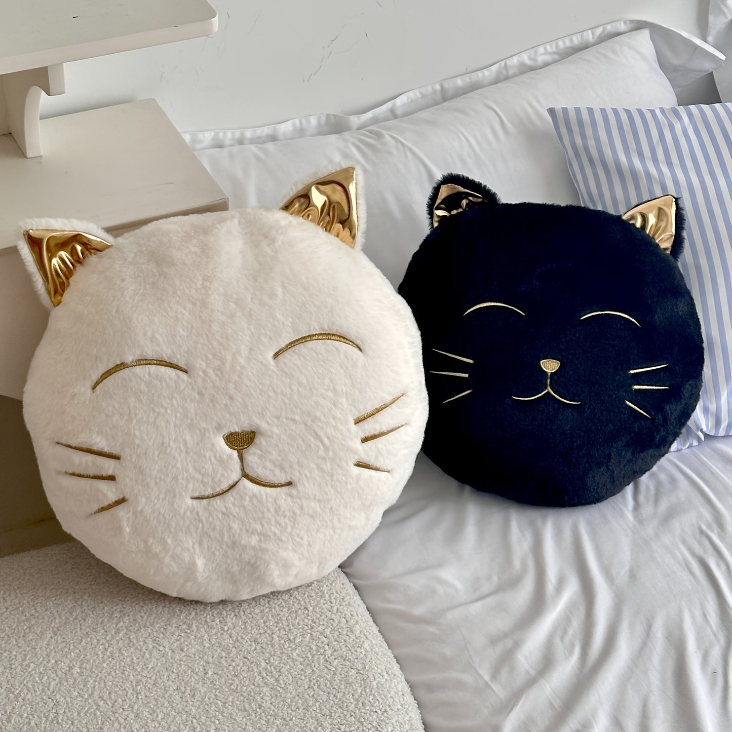 Golden Fluffy Cat Pillow Golden Fluffy Cat Pillow - Cartoon-Themed Decorative Pillow for Home Decor