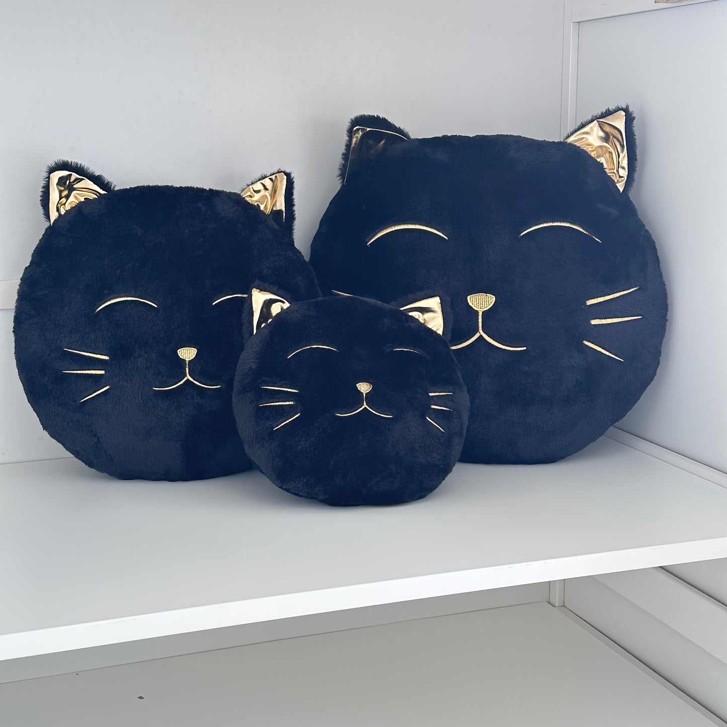 Golden Fluffy Cat Pillow Golden Fluffy Cat Pillow - Cartoon-Themed Decorative Pillow for Home Decor