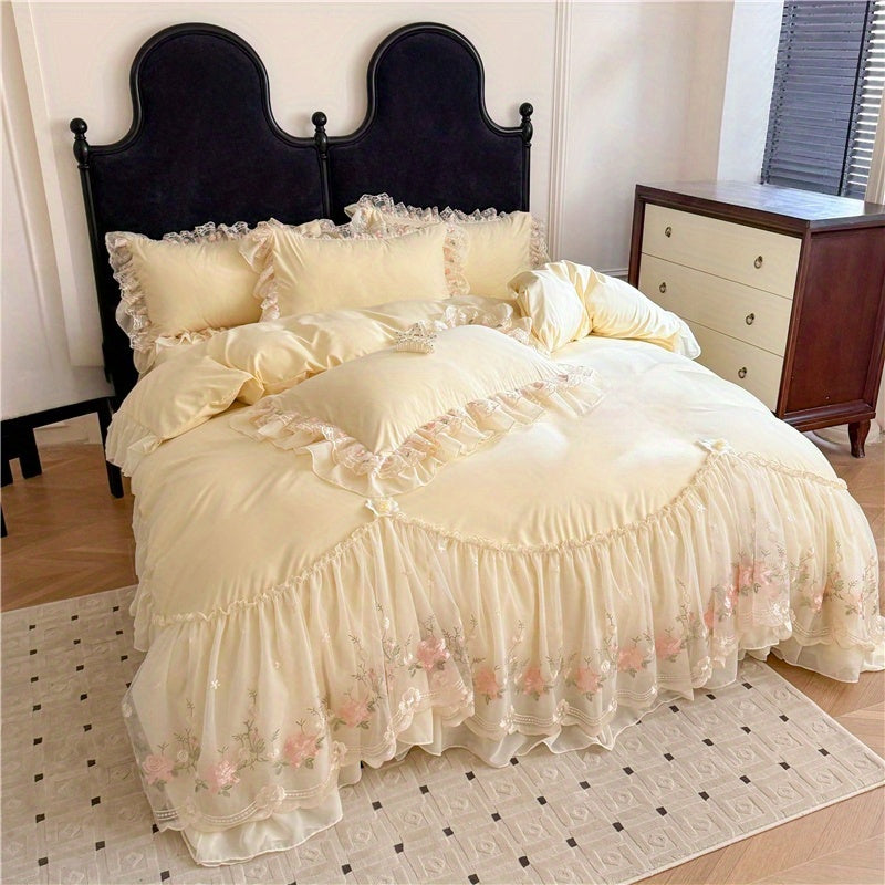 Stylish and Exquisite Four-Piece Bedding Set with Duvet Cover*1 + Fitted Sheet*1 + Pillowcases*2